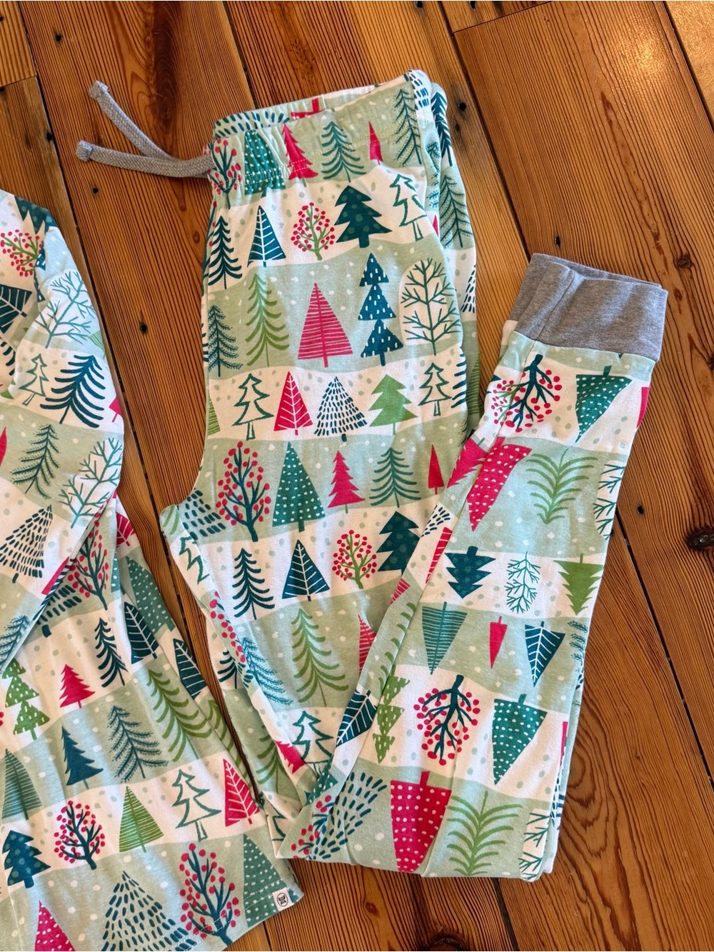 Honest Company Organic Cotton Women’s Medium Pajama Set Christmas Feeling Pine - Picture 5 of 11